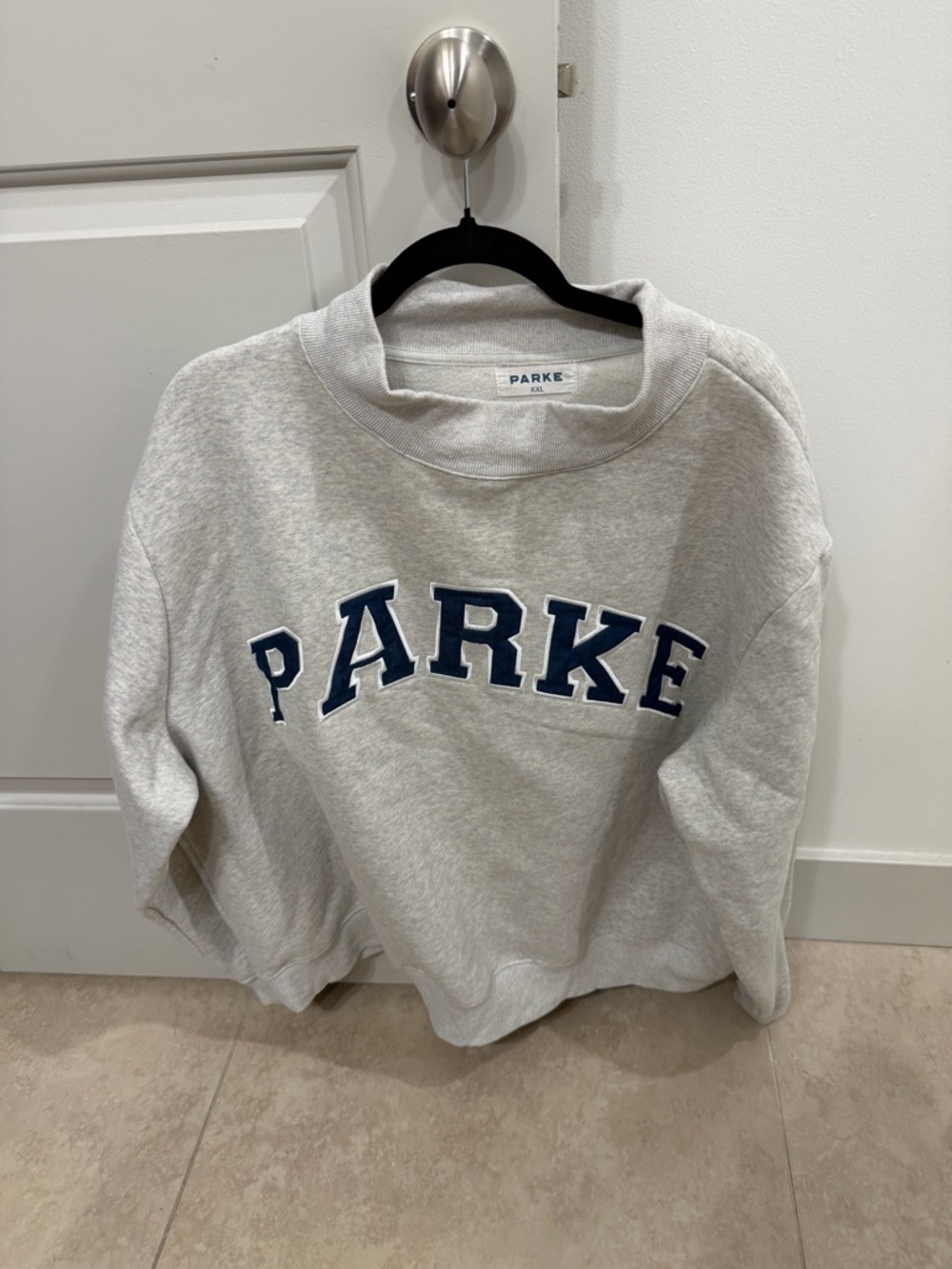 Parke XXL Grey & Blue Mockneck Sweatshirt. 💙⚡️